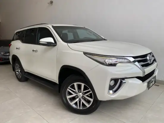 TOYOTA-HILUX SW4-4.0 SRX 4X4 7 LUGARES V6 24V GASOLINA 4P AUTOMÁTICO TOYOTA-HILUX SW4-2017