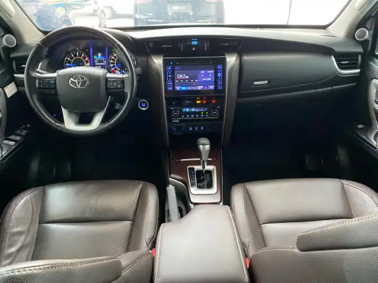 TOYOTA-HILUX SW4-4.0 SRX 4X4 7 LUGARES V6 24V GASOLINA 4P AUTOMÁTICO TOYOTA-HILUX SW4-2017