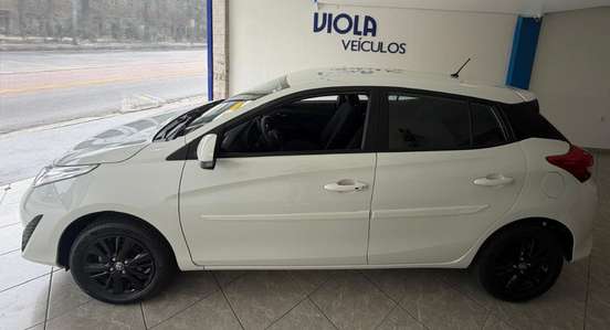 TOYOTA-YARIS-2019