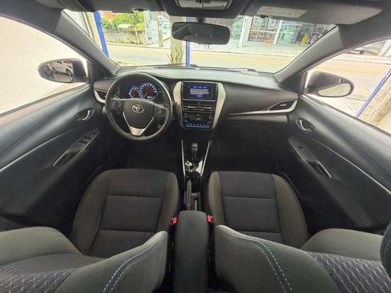 TOYOTA-YARIS-2019