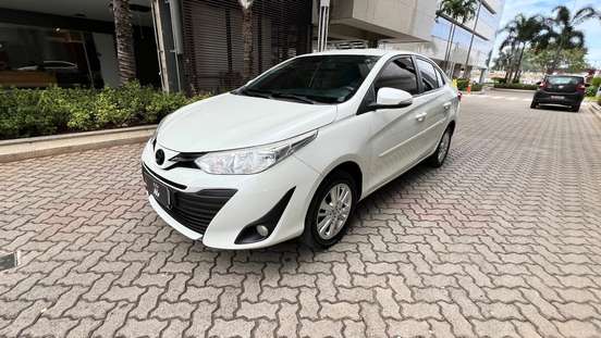 TOYOTA-YARIS-2019