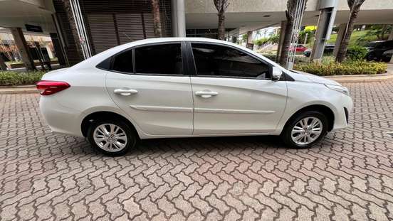 TOYOTA-YARIS-2019