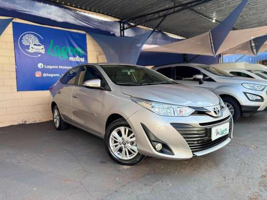 TOYOTA-YARIS-2019
