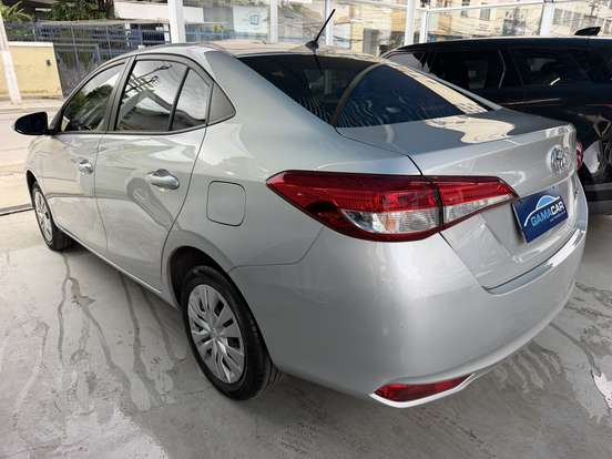 TOYOTA-YARIS-2024