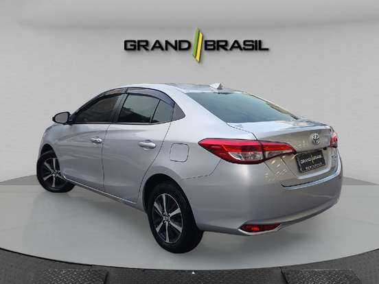 TOYOTA-YARIS-2021