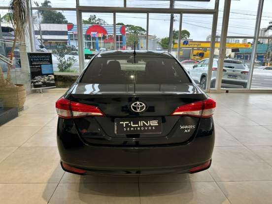 TOYOTA-YARIS-2022