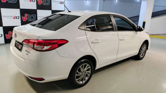 TOYOTA-YARIS-2024