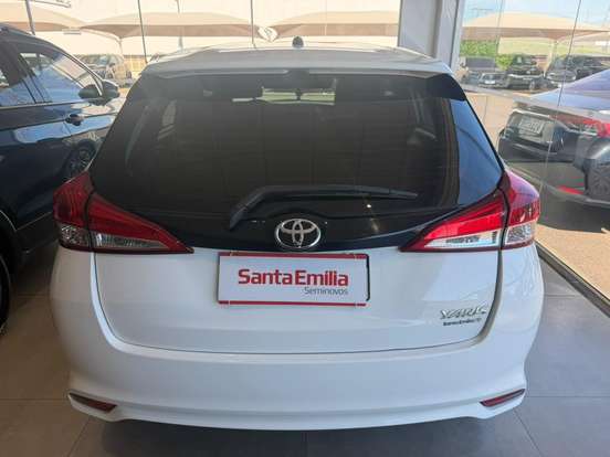 TOYOTA-YARIS-2024