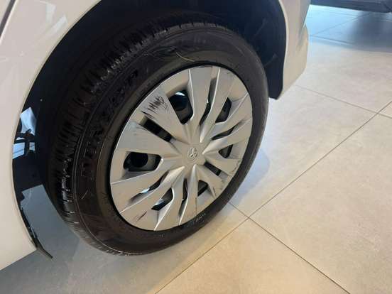 TOYOTA-YARIS-2024