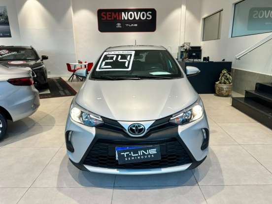 TOYOTA-YARIS-2023