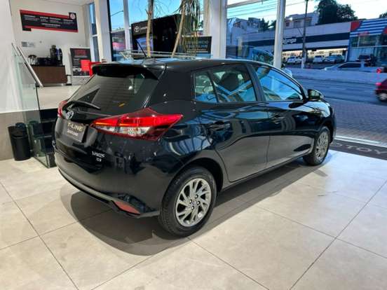 TOYOTA-YARIS-2023