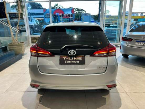 TOYOTA-YARIS-2023
