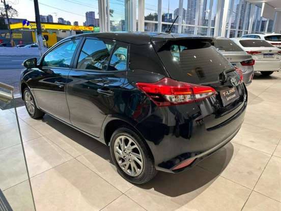 TOYOTA-YARIS-2023