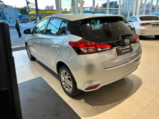 TOYOTA-YARIS-2023