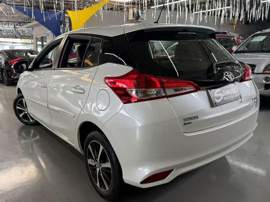 TOYOTA-YARIS-2019