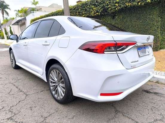 TOYOTA-COROLLA-2025