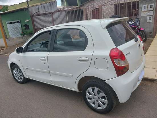 TOYOTA-ETIOS-2013
