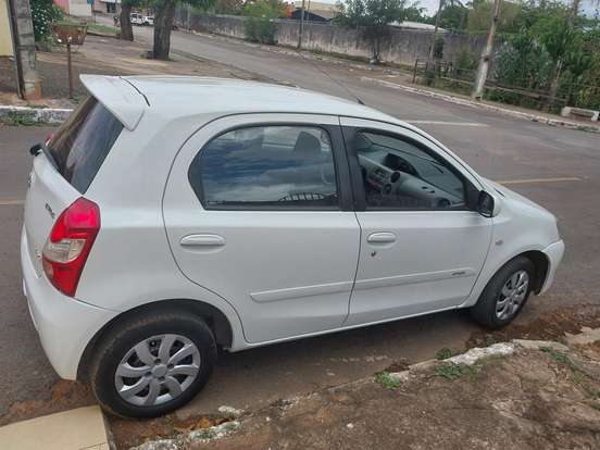 TOYOTA-ETIOS-2013