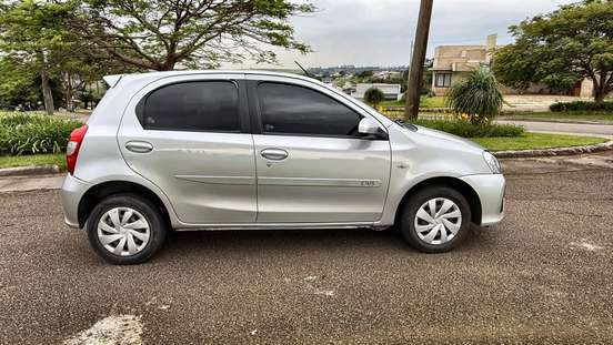 TOYOTA-ETIOS-2017