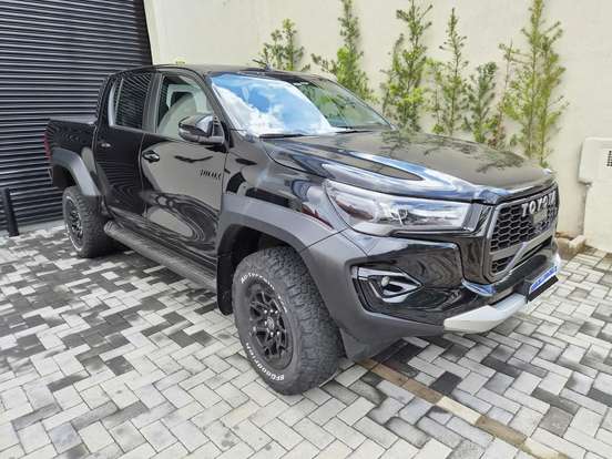 TOYOTA-HILUX-2023
