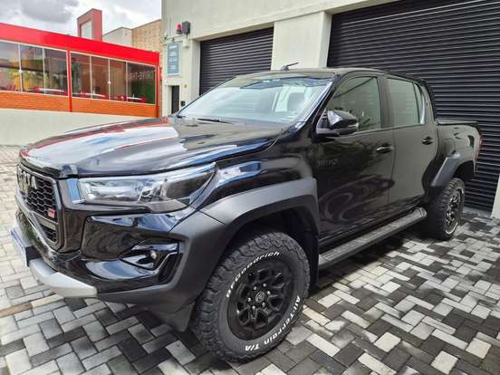 TOYOTA-HILUX-2023