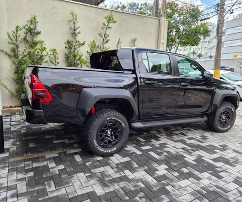 TOYOTA-HILUX-2023