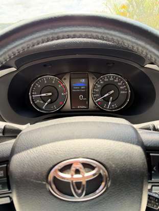 TOYOTA-HILUX-2023