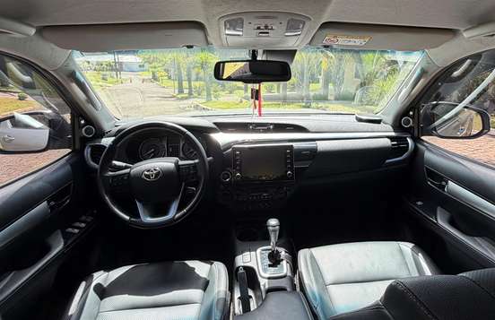 TOYOTA-HILUX-2023
