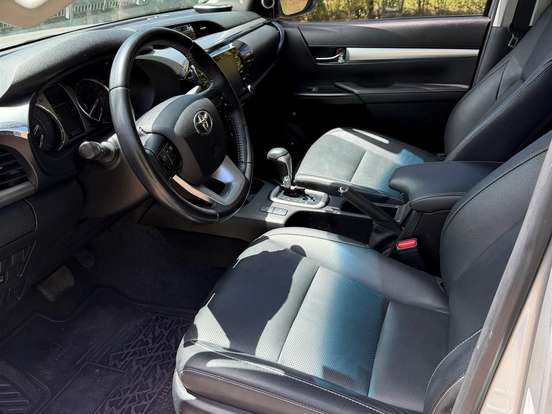TOYOTA-HILUX-2.8 D-4D TURBO DIESEL CD SRX LIMITED 4X4 AUTOMÁTICO TOYOTA-HILUX-2023