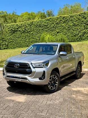 TOYOTA-HILUX-2023