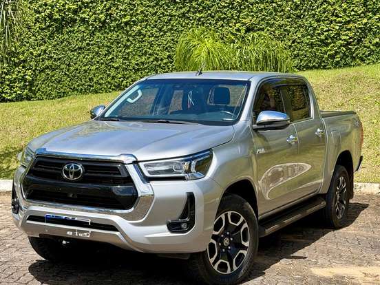TOYOTA-HILUX-2.8 D-4D TURBO DIESEL CD SRX LIMITED 4X4 AUTOMÁTICO TOYOTA-HILUX-2023