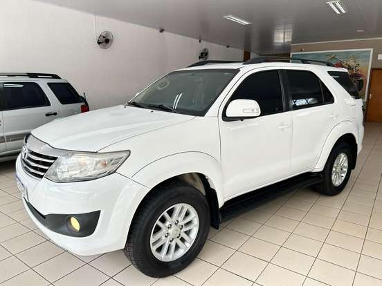 TOYOTA-HILUX SW4-2014