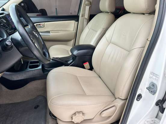 TOYOTA-HILUX SW4-2014