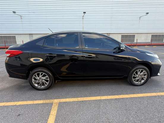 TOYOTA-YARIS-2024