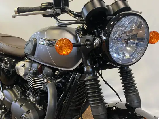 TRIUMPH-BONNEVILLE T120 BLACK 1200-2025