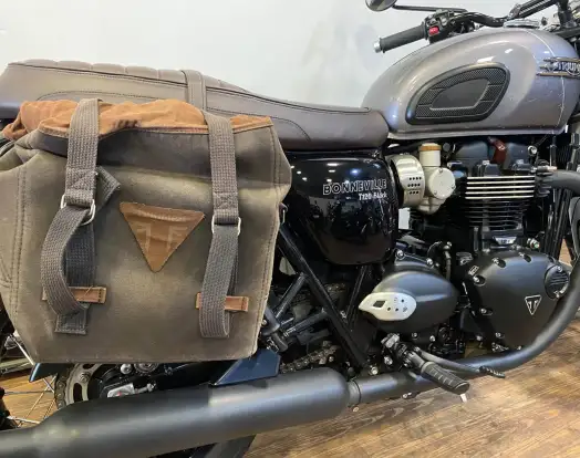 TRIUMPH-BONNEVILLE T120 BLACK 1200-2025