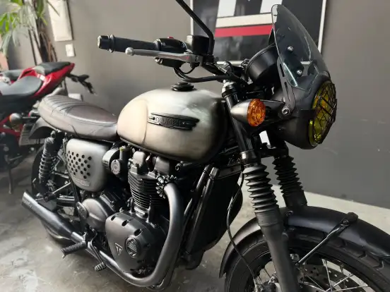 TRIUMPH-BONNEVILLE T120 BLACK 1200-2023