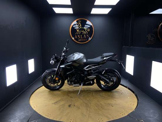 TRIUMPH-STREET TRIPLE 765 RS-2023