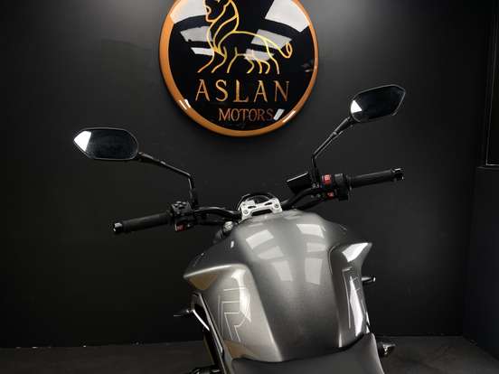 TRIUMPH-STREET TRIPLE 765 RS-2023