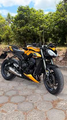 TRIUMPH-STREET TRIPLE 765 RS-2024