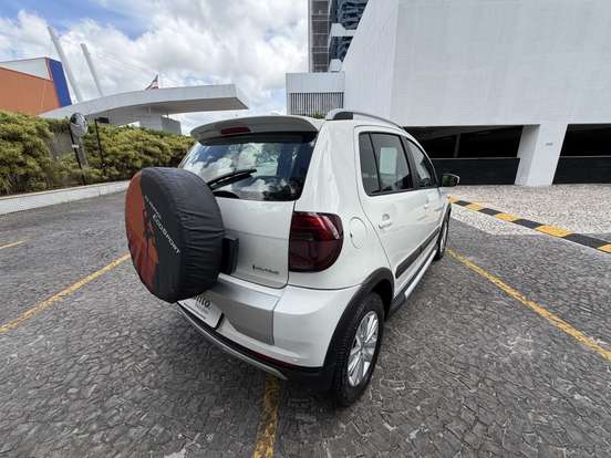 VOLKSWAGEN-CROSSFOX-2012