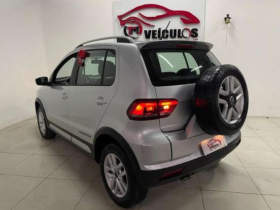 VOLKSWAGEN-CROSSFOX-2015