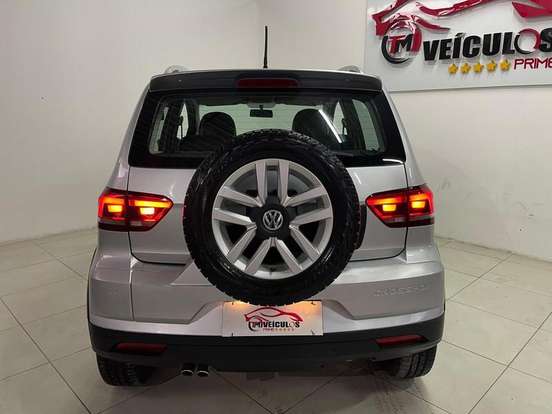 VOLKSWAGEN-CROSSFOX-2015