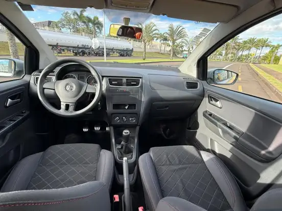 VOLKSWAGEN-FOX-2012