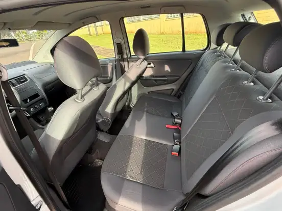 VOLKSWAGEN-FOX-2012
