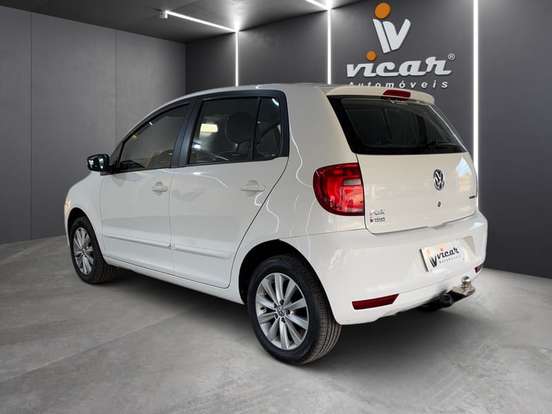 VOLKSWAGEN-FOX-2012