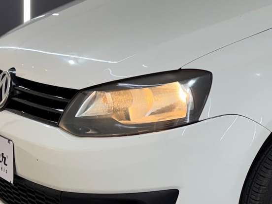 VOLKSWAGEN-FOX-2012