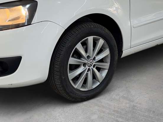 VOLKSWAGEN-FOX-2012