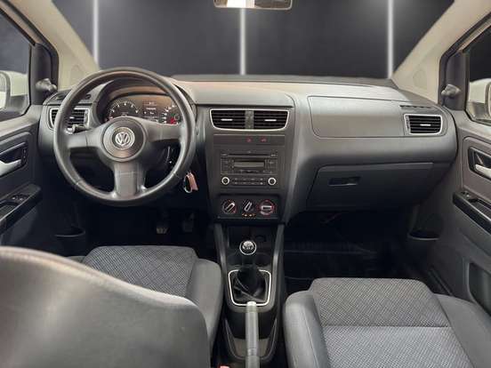 VOLKSWAGEN-FOX-1.6 MI 8V FLEX 4P AUTOMATIZADO VOLKSWAGEN-FOX-2012