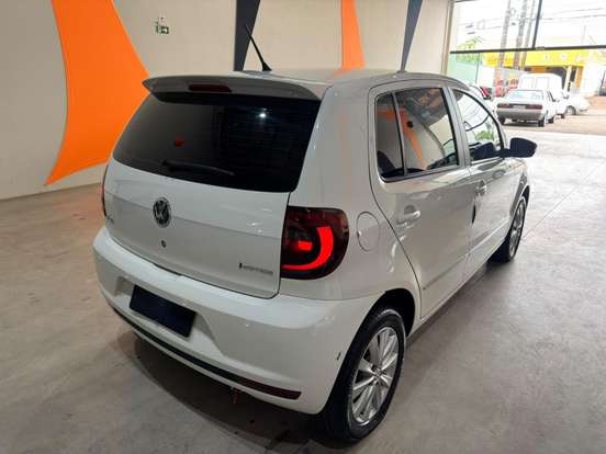 VOLKSWAGEN-FOX-2012